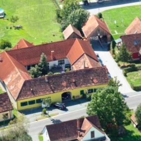 Ferienwohnungen Und Appartements Im Idyllischen Vierkanthof, Gruppenurlaube Loipersdorf bei Fuerstenfeld Ngoại thất bức ảnh