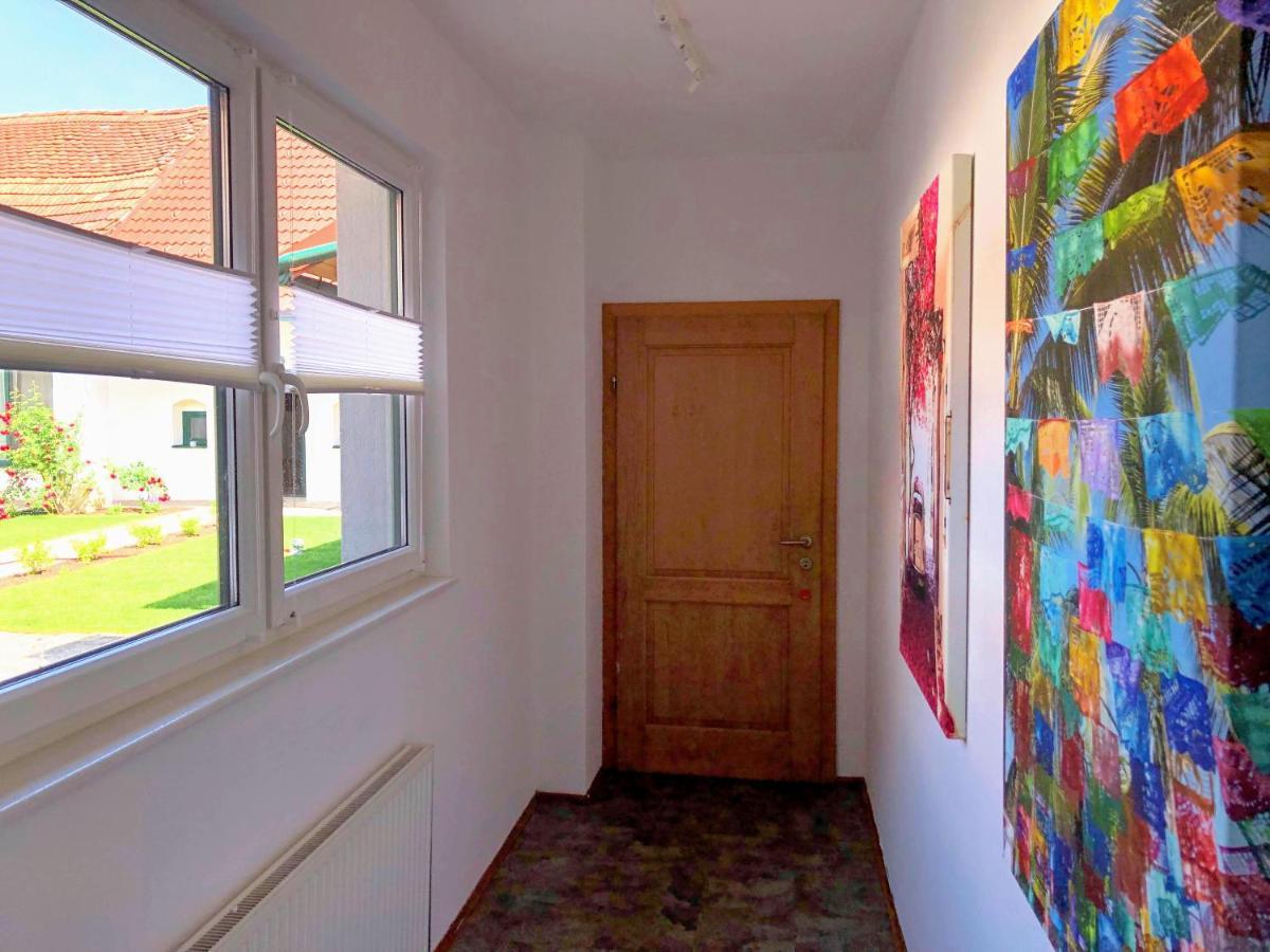 Ferienwohnungen Und Appartements Im Idyllischen Vierkanthof, Gruppenurlaube Loipersdorf bei Fuerstenfeld Ngoại thất bức ảnh